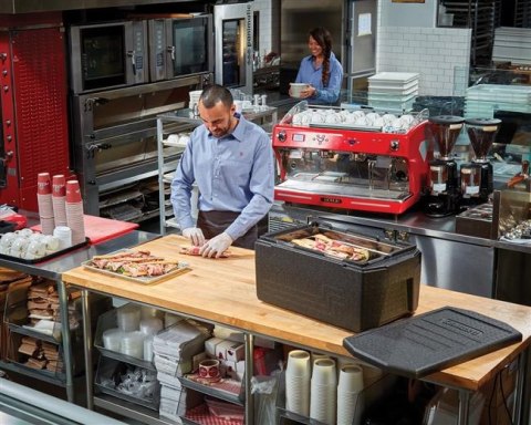 Pojemnik termoizolacyjny Cam GoBox GN 1/1 46l ładowany od góry Cambro EPP180LH110