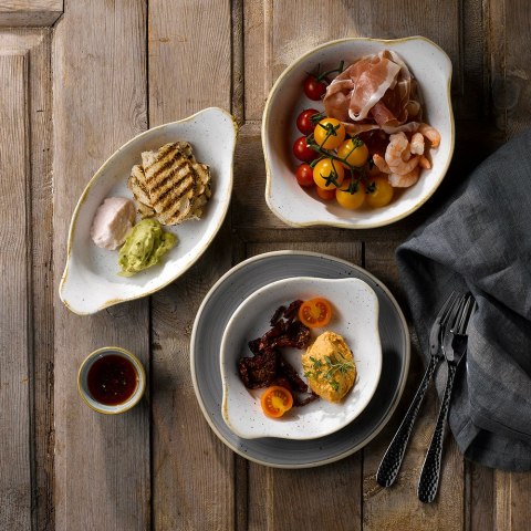 Talerz płytki o organicznym ksztalcie Stonecast Peppercorn Grey 210 mm Churchill