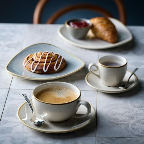 Talerz trójkątny Stonecast Barley White 229 mm Churchill