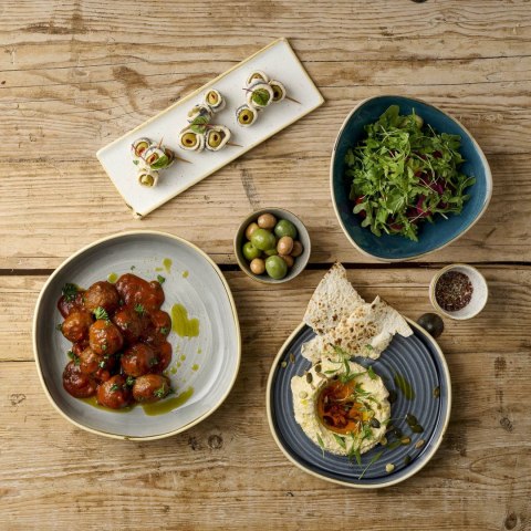 Talerz organiczny z wysokim rantem Stonecast Peppercorn Grey, 200mm Churchill