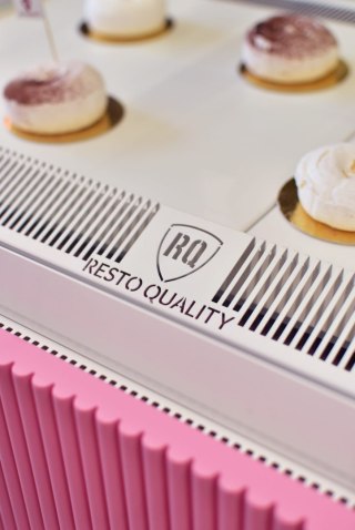 Witryna cukiernicza chłodnicza Bianco białe wnętrze Premium Resto Quality DOLCE VISIONE 1300 W2 BIANCO