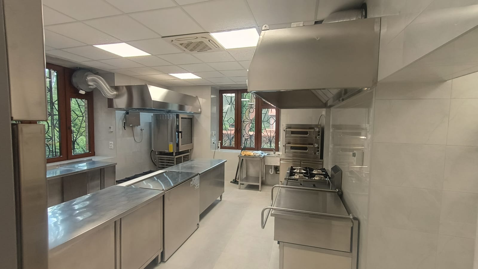 Nowoczesna kuchnia gastronomiczna