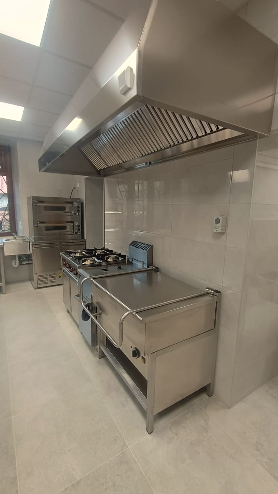 Systemy okap&oacute;w i wentylacji